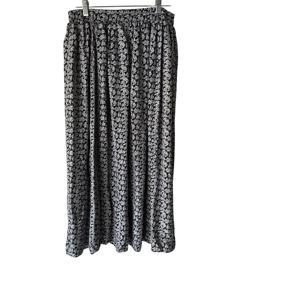 Clio Skirt Vintage 90s Medium Black White Floral Maxi Pull On Made USA Rayon 90s